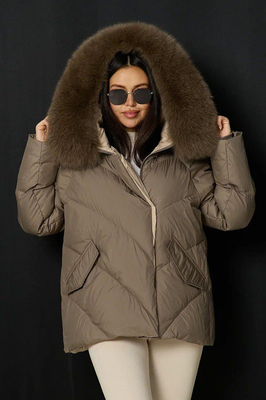 Модный пуховик с мехом песца