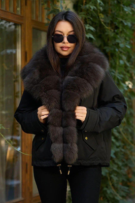 Женский пуховик Btn Button с песцом на капюшоне